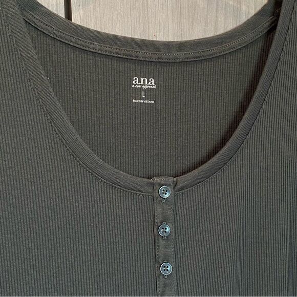 a.n.a. NWT Henley T-shirt Green Large - Picture 2 of 5